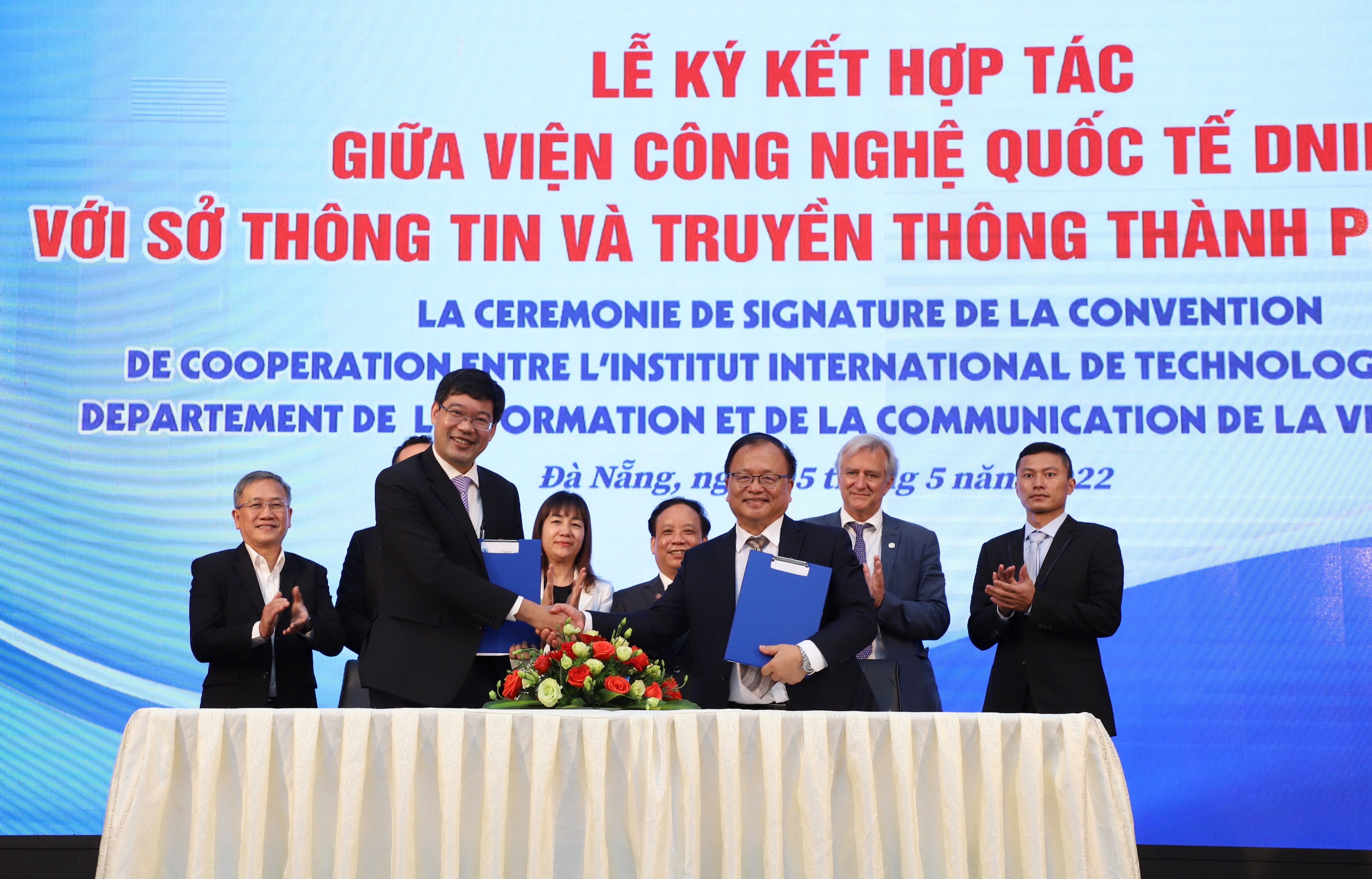 Lãnh đạo Viện DNIIT và Sở TT&TT  TP.Đà Nẵng ký kết Thoả thuận hợp tác